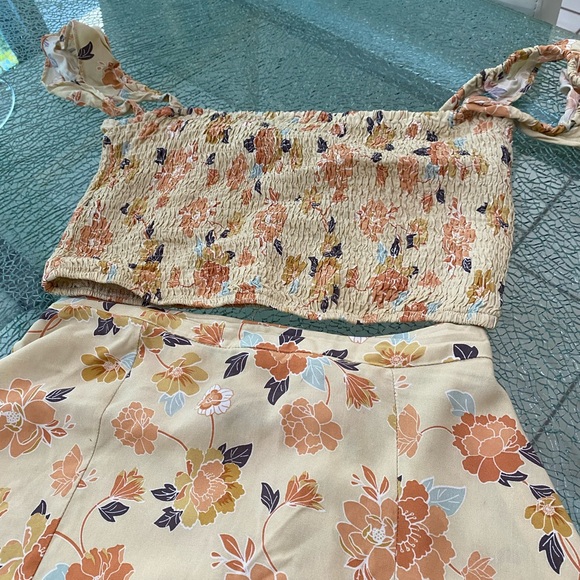 Crop and skirt Set - Picture 7 of 9